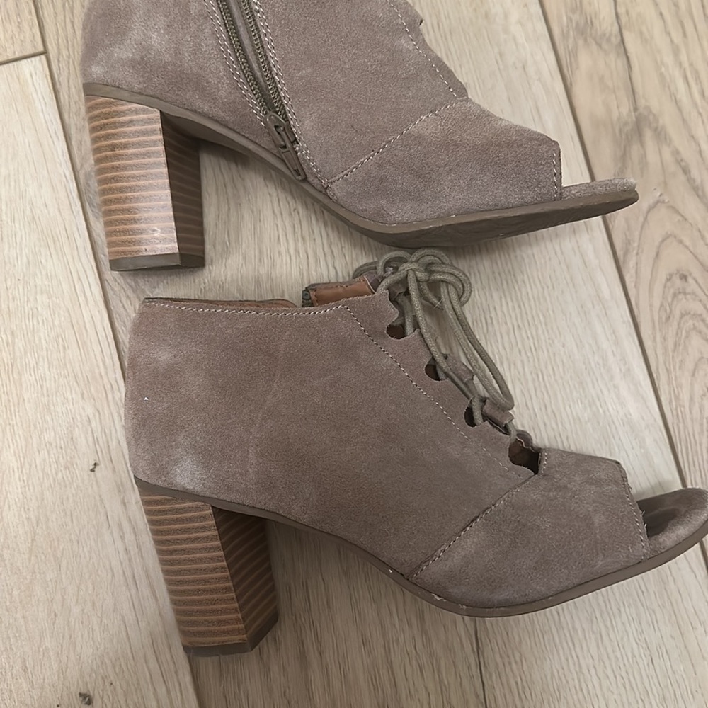 Heels - Picture 5 of 7